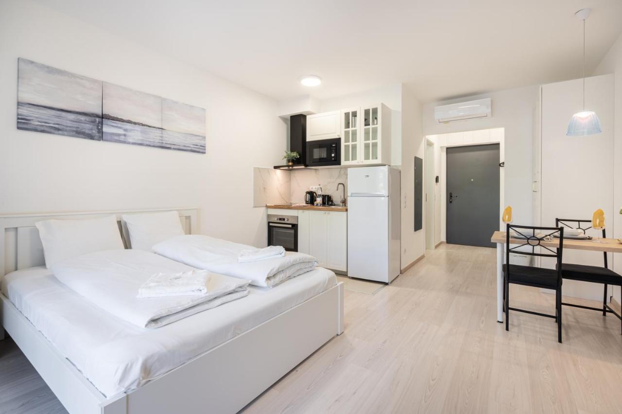 Grand Corvin Studio With Balcony Budapest Esterno foto