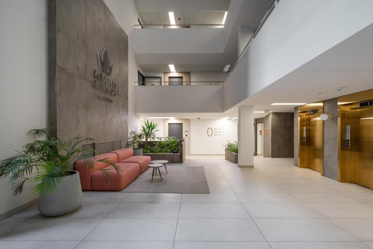 Grand Corvin Studio With Balcony Budapest Esterno foto